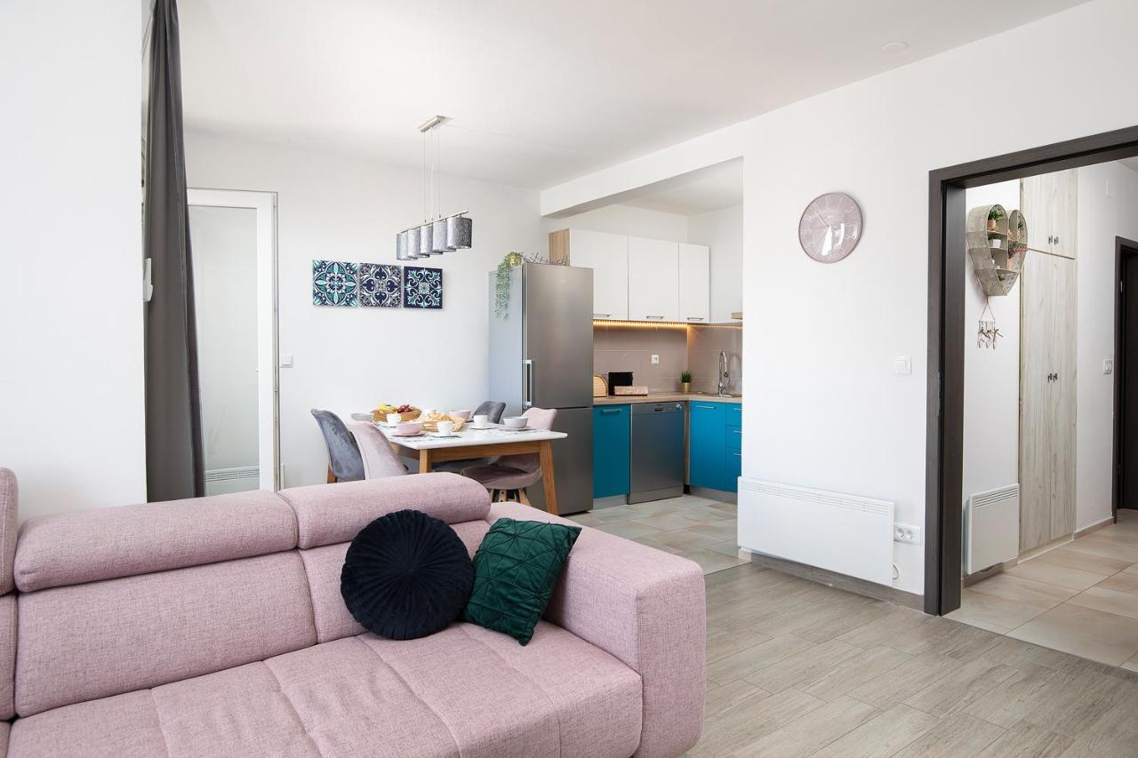 Stylish City Stay With Balcony & Free Parking Pula Exterior foto
