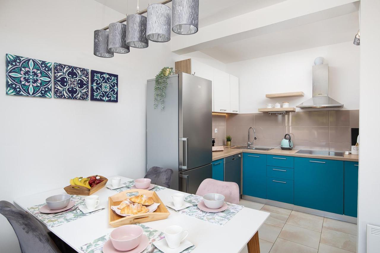 Stylish City Stay With Balcony & Free Parking Pula Exterior foto