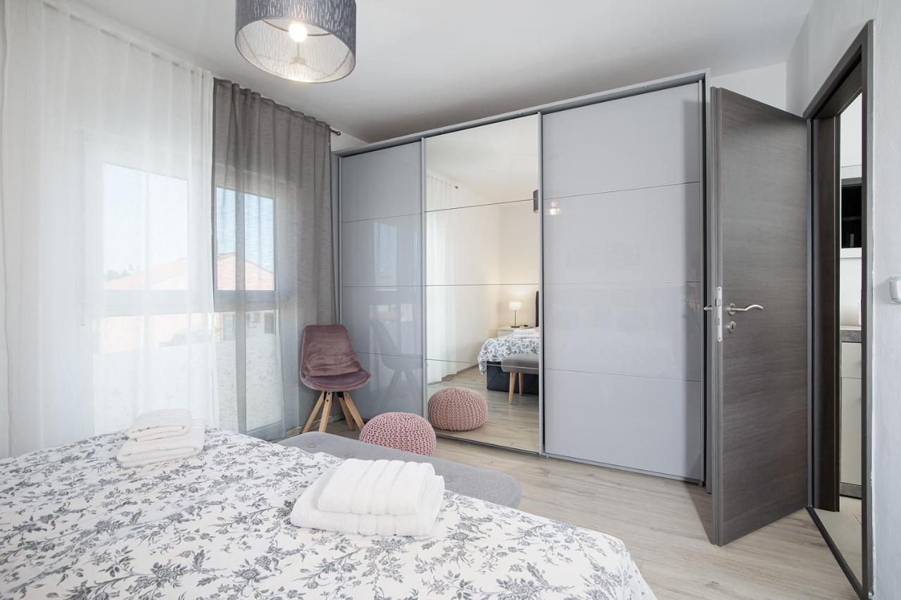 Stylish City Stay With Balcony & Free Parking Pula Exterior foto