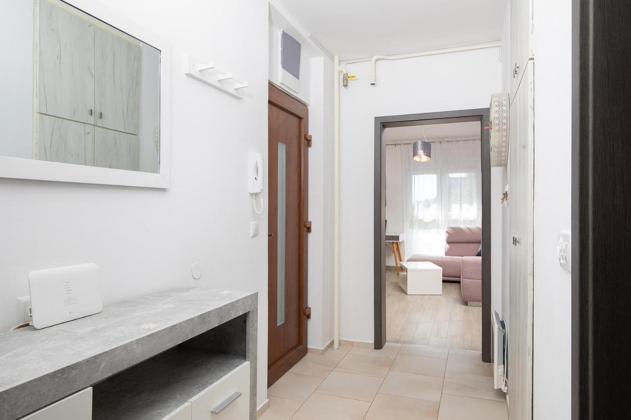 Stylish City Stay With Balcony & Free Parking Pula Exterior foto