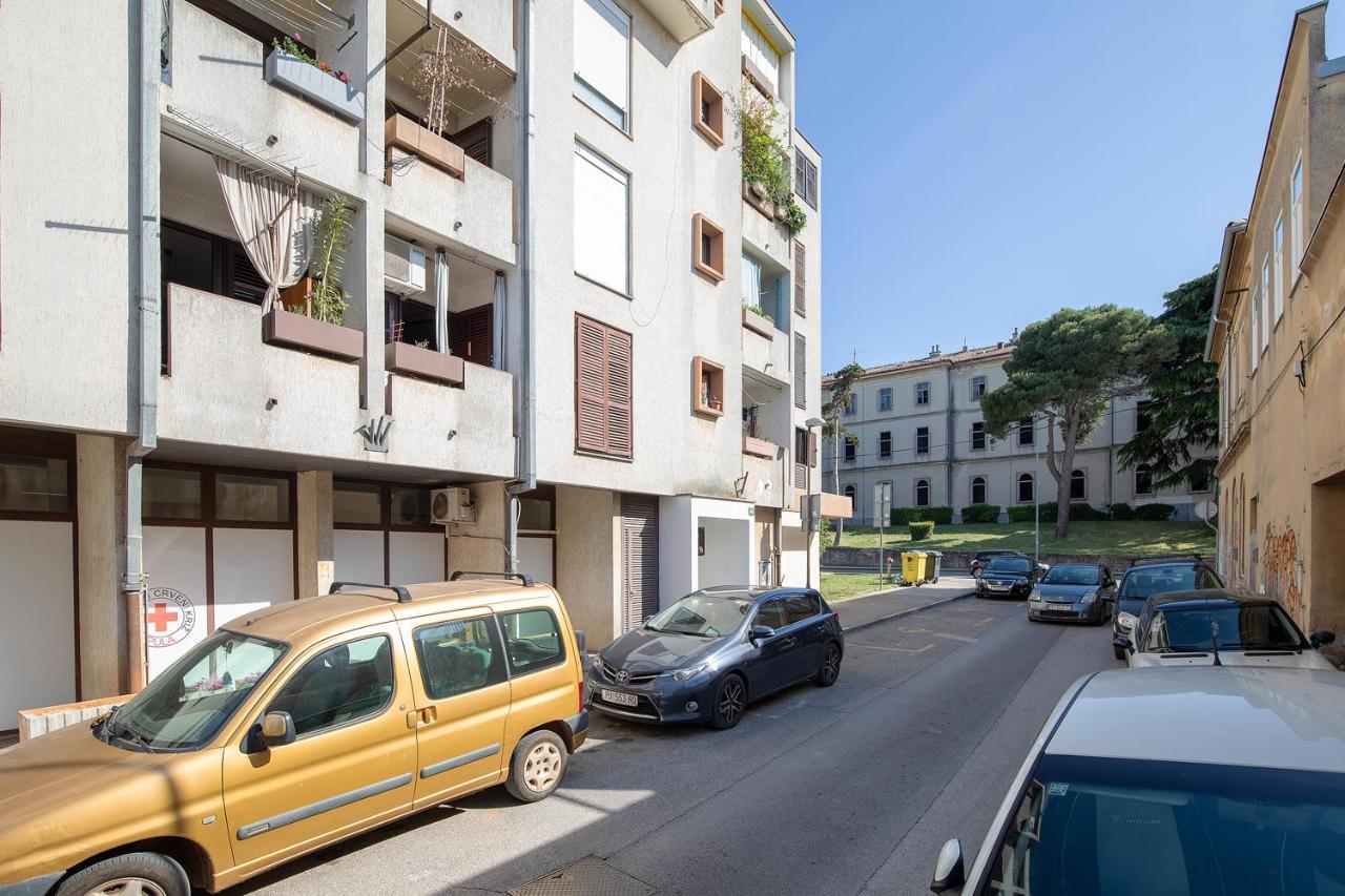 Stylish City Stay With Balcony & Free Parking Pula Exterior foto
