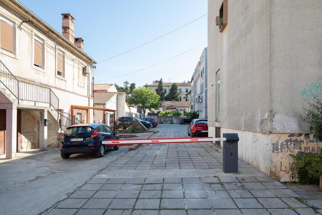 Stylish City Stay With Balcony & Free Parking Pula Exterior foto